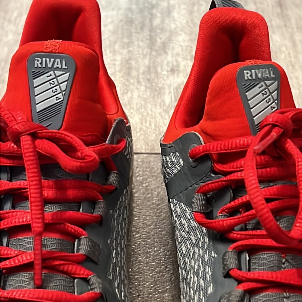 Nike Rival 6Y Red and Gray Shoes - Picture 4 of 8